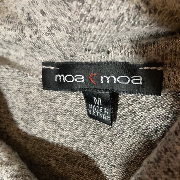 Gray knit, cowl neck, 3/4 length sleeves Sz M - Picture 2 of 5